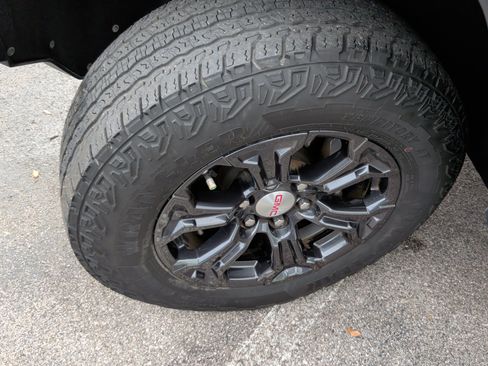 Used 2023 GMC Canyon Denali w/ Denali Black Edition AWD/4WD image 14