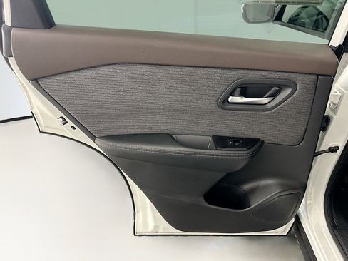 Used 2023 Nissan Rogue SV image 26