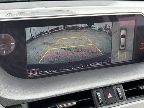 Used 2019 Lexus ES 300h w/ Accessory Package 2 image 19