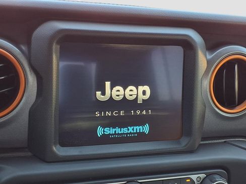 Used 2022 Jeep Gladiator Mojave image 8