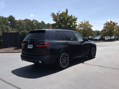 Used 2025 BMW X7 xDrive40i w/ M Sport Package AWD/4WD image 3
