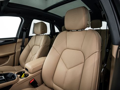 Certified 2025 Porsche Macan image 21