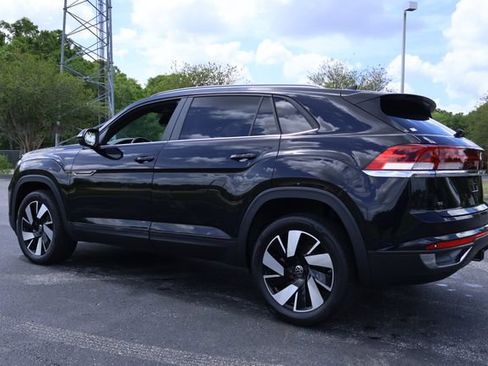 Certified 2024 Volkswagen Atlas Cross Sport SE w/ Panoramic Sunroof Package image 5