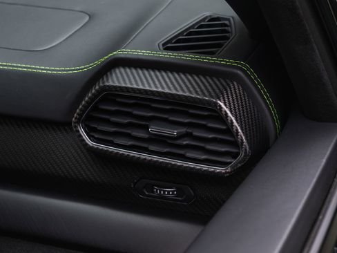 Used 2023 Lamborghini Urus Performante AWD/4WD image 31