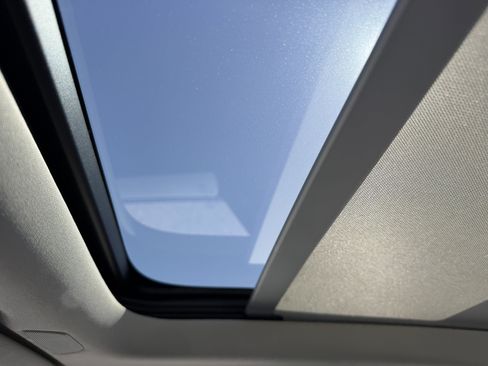 Certified 2022 Volvo S60 B5 Momentum w/ Premium Package image 19