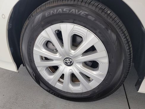 Used 2020 Toyota Prius LE image 11