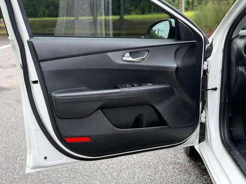 Used 2019 Kia Forte LXS FWD image 9