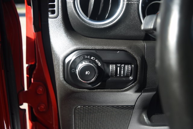Used 2020 Jeep Wrangler Unlimited Sahara AWD/4WD image 14