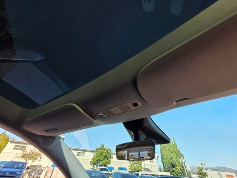 Used 2021 Tesla Model Y Long Range image 15