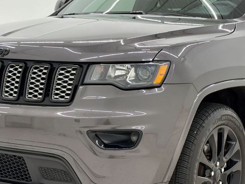 Used 2019 Jeep Grand Cherokee Altitude AWD/4WD image 11
