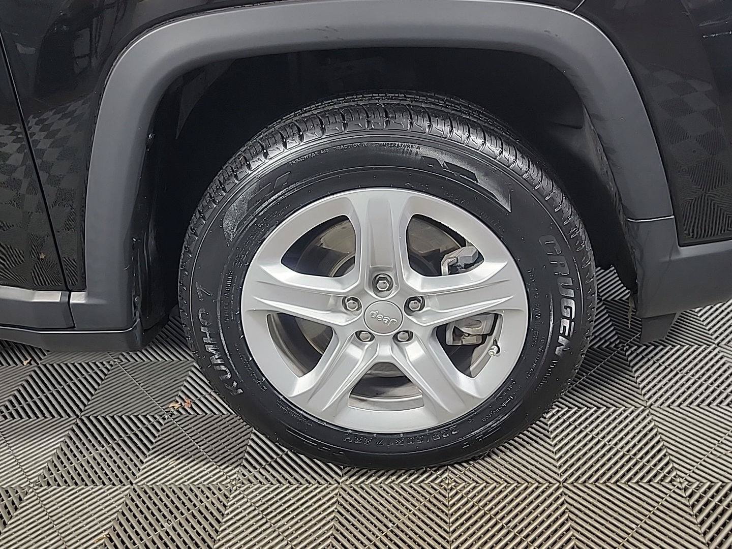 Used 2023 Jeep Compass Sport AWD/4WD image 3
