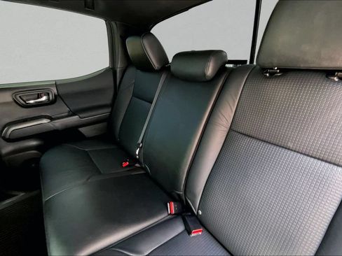 Used 2022 Toyota Tacoma TRD Off-Road w/ TRD Premium Off Road Package AWD/4WD image 21
