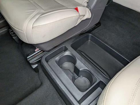 Used 2020 Ford Explorer Platinum w/ Premium Technology Package image 24