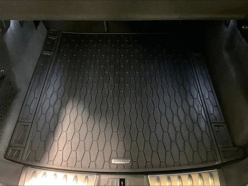 Certified 2024 Jaguar F-PACE R-Dynamic S image 33