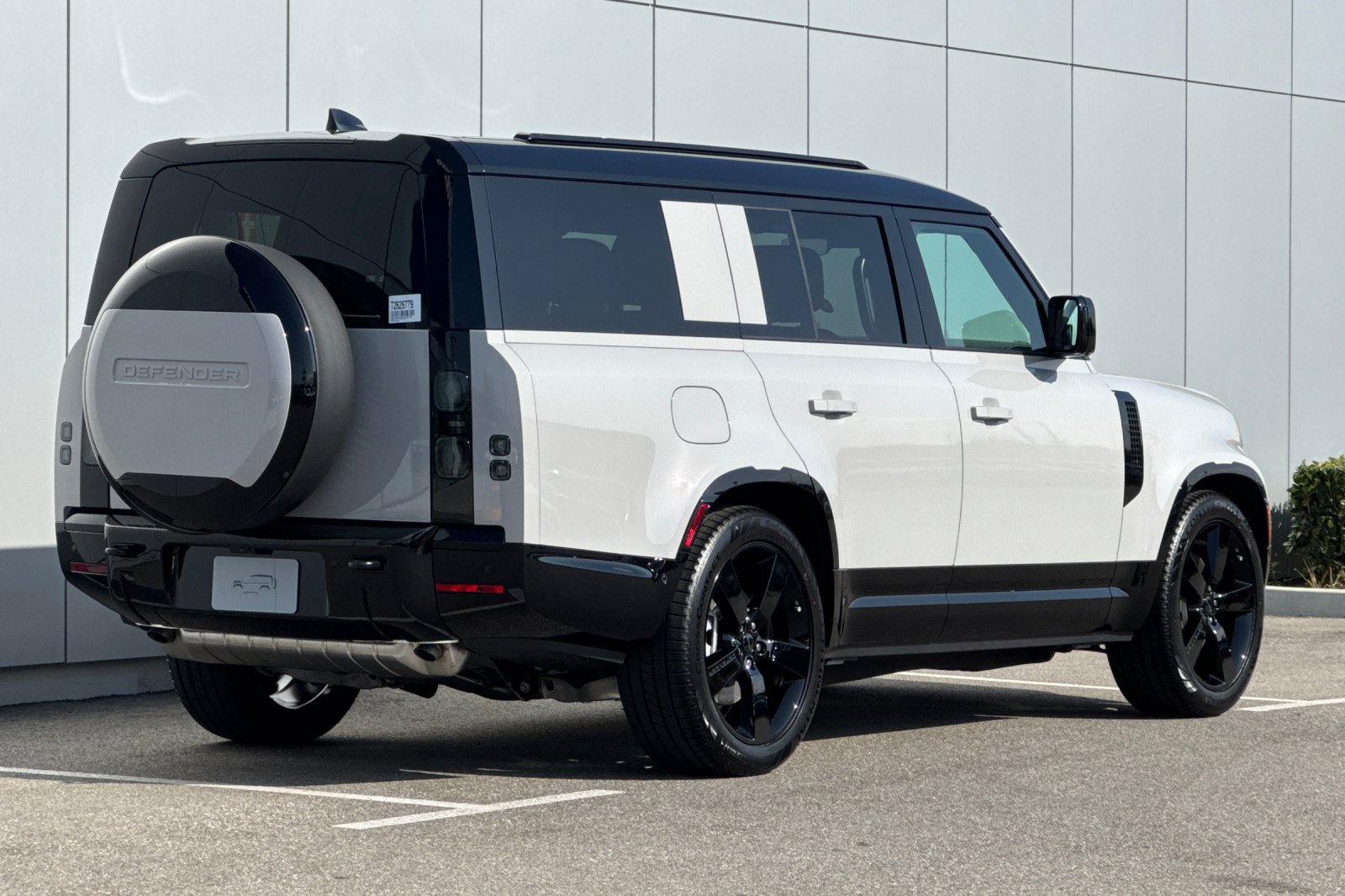 New 2026 Land Rover Defender 130 X-Dynamic SE AWD/4WD image 5