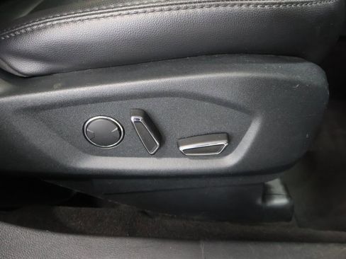 Used 2018 Ford Explorer XLT w/ Equipment Group 202A image 22