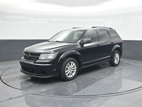 Used 2020 Dodge Journey SE w/ SE Popular Equipment Group image 1