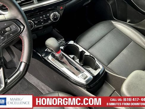 Used 2025 Chevrolet Trax RS w/ Sunroof Package FWD image 18