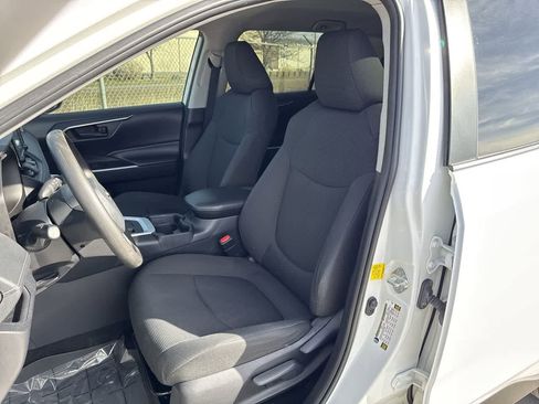 Used 2019 Toyota RAV4 LE w/ Carpet Mat Package image 11
