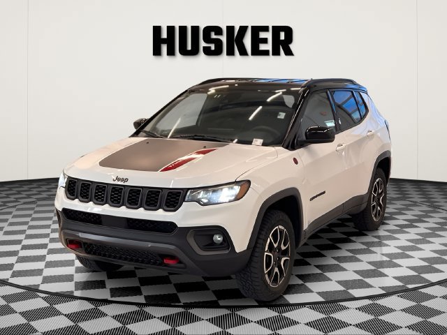Used 2025 Jeep Compass Trailhawk AWD/4WD image 4