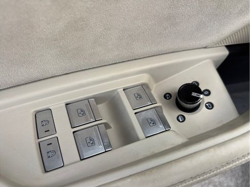 Used 2019 Audi e-tron Prestige w/ Prestige Package AWD/4WD image 24