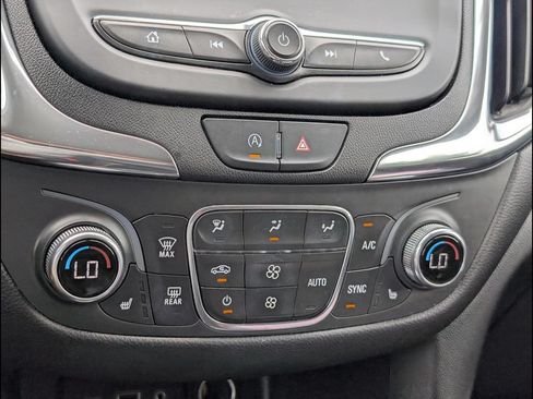 Used 2022 Chevrolet Equinox LT FWD image 16