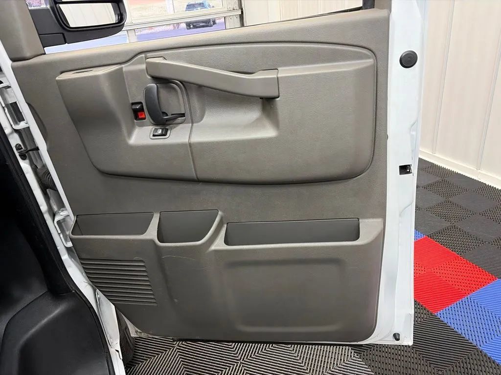 Used 2023 GMC Savana 2500 w/ Driver Convenience Package RWD image 19
