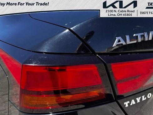 Used 2025 Nissan Altima 2.5 SV FWD image 19