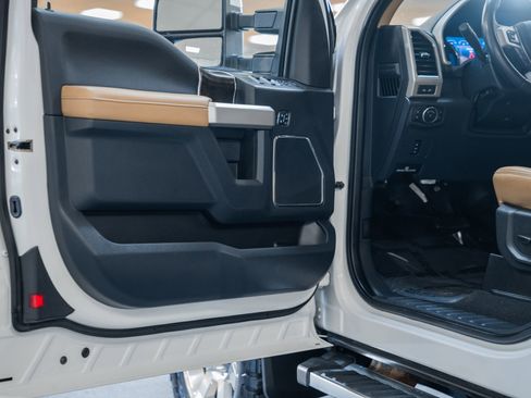 Used 2022 Ford F350 Lariat w/ Chrome Package image 43