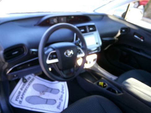 Used 2016 Toyota Prius Two image 9