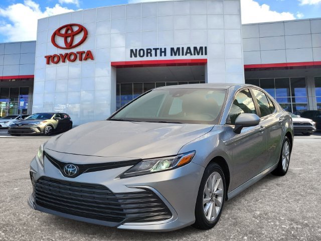 Used 2024 Toyota Camry LE FWD image 2