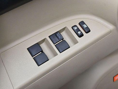 Used 2013 Toyota Highlander Limited FWD image 12