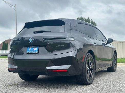 Used 2024 BMW iX xDrive50 w/ Sport Package AWD/4WD image 7