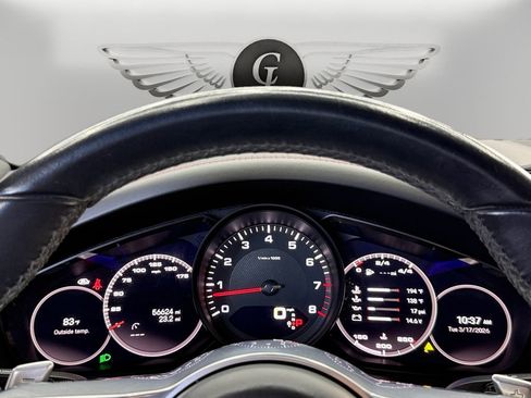 Used 2022 Porsche Cayenne Platinum Edition image 28