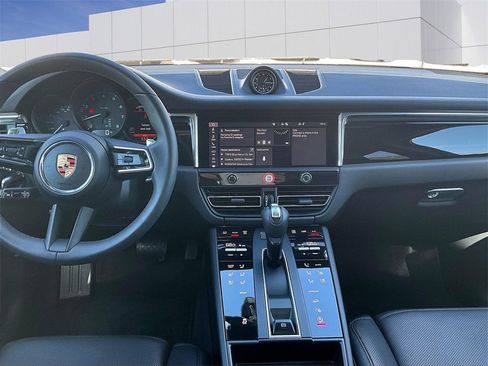 Certified 2025 Porsche Macan image 16