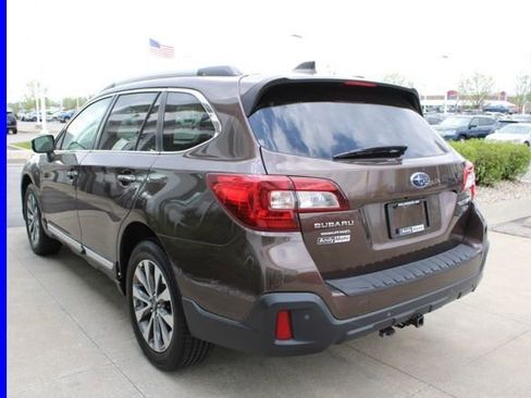 Used 2019 Subaru Outback 3.6R Touring AWD/4WD image 4