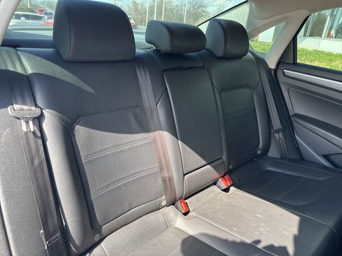 Used 2017 Volkswagen Passat 1.8T R-Line image 21