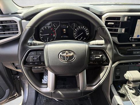 Used 2022 Toyota Tundra SR5 w/ SR5 Convenience Package AWD/4WD image 14