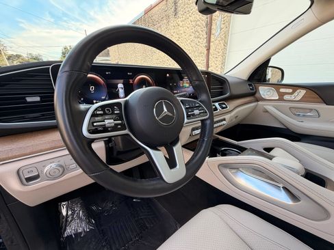 Used 2021 Mercedes-Benz GLE 450 4MATIC w/ AMG Line Exterior image 16