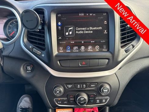 Used 2015 Jeep Cherokee Limited w/ Luxury Group image 12