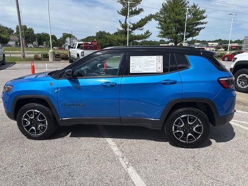 Used 2025 Jeep Compass Trailhawk AWD/4WD image 18