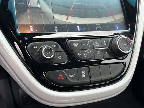 Used 2020 Chevrolet Bolt Premier w/ Infotainment Package image 33