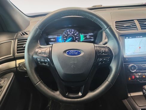 Used 2018 Ford Explorer XLT w/ Equipment Group 202A image 14
