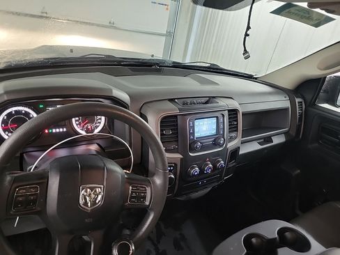 Used 2019 RAM 1500 Tradesman w/ Chrome Appearance Group RWD image 11