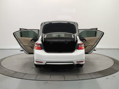Used 2017 Honda Accord EX-L image 15