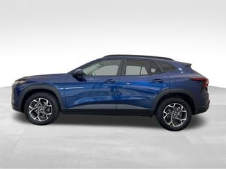 Used 2024 Chevrolet Trax LT w/ Sunroof Package FWD video 2