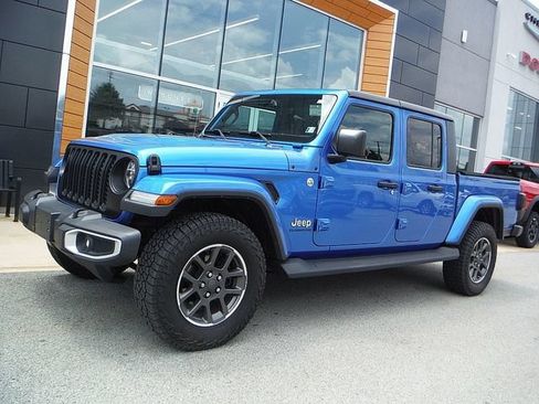 Used 2020 Jeep Gladiator Overland w/ Popular Equipment Package AWD/4WD image 1