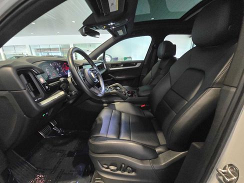 Used 2024 Porsche Cayenne S AWD/4WD image 22