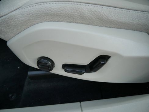 Certified 2023 Volvo XC60 T8 Core image 13