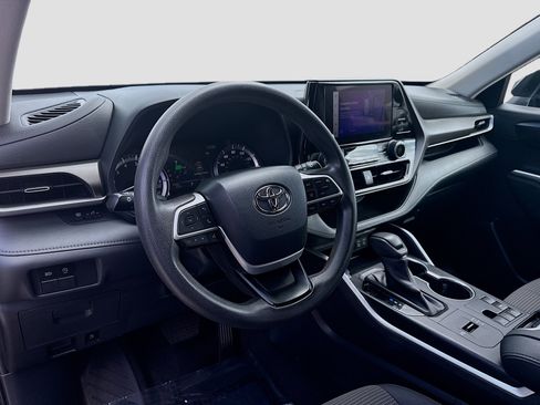 Used 2023 Toyota Highlander L image 9